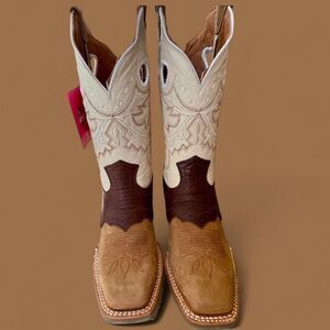 Rancho Semental Western Boots
Brown & Ivory Leather. Men's 8 Woman's 9.5.